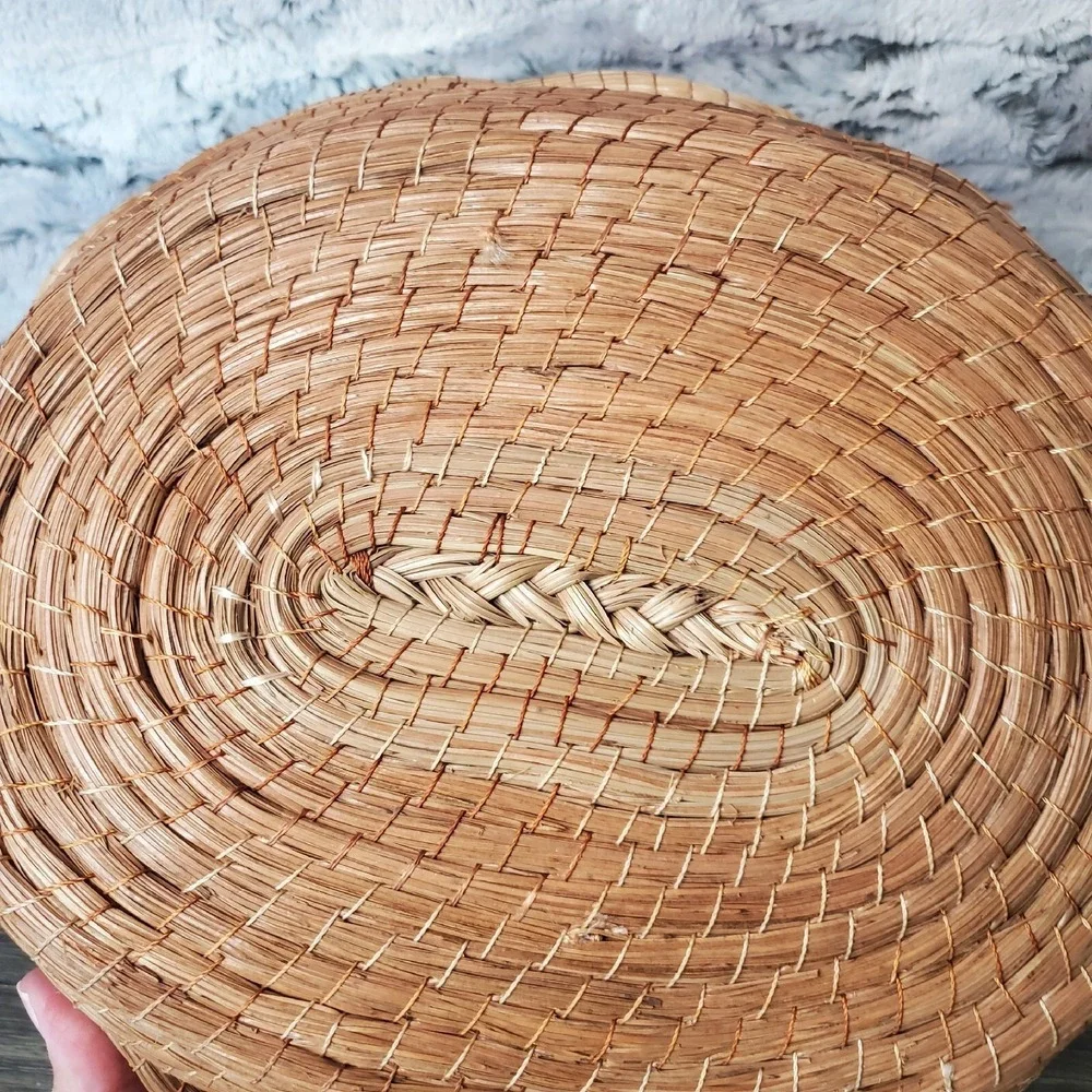 BEAUTIFUL‎ Oaxacan Oval Pine Needle Basket Peek-a-boo 6 Wave Loops